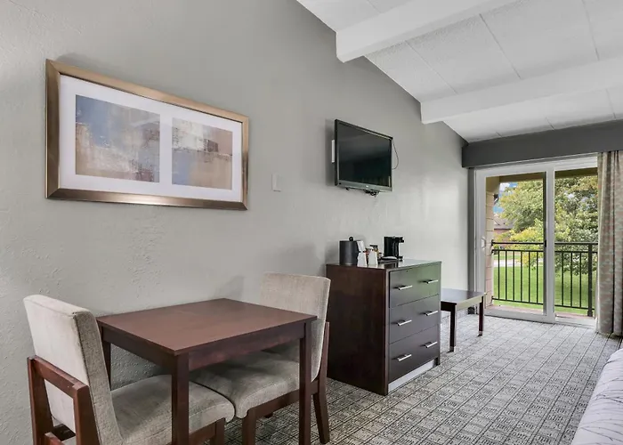 Hotel Red Lion & Urbana Champaign