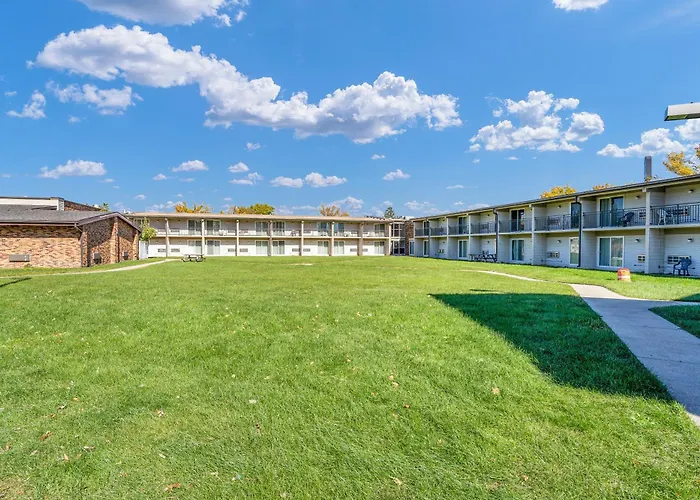 Hotel Red Lion & Urbana Champaign
