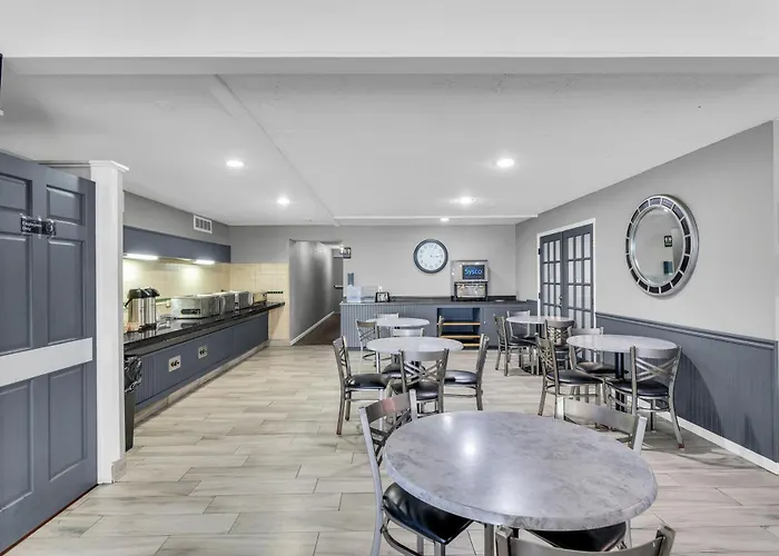 Red Lion & Urbana Hotel 3*